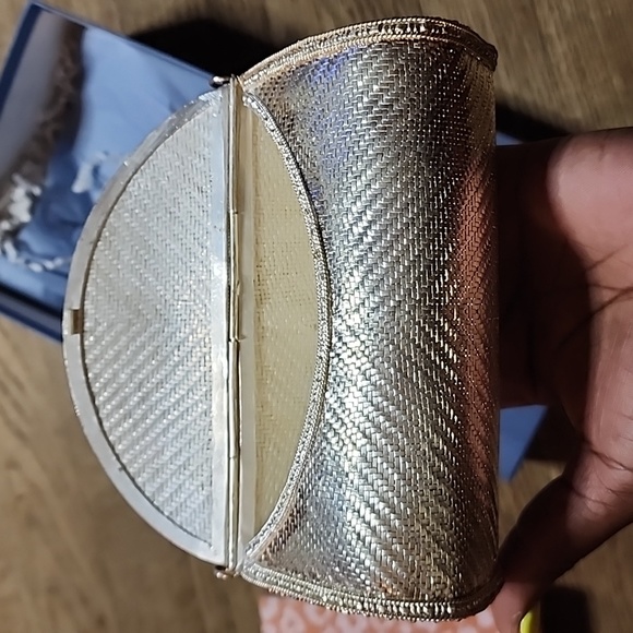 Vintage Silver Metal Woven Mirrored Clutch/Purse. Comes with original box. 6"x4" - Picture 3 of 11